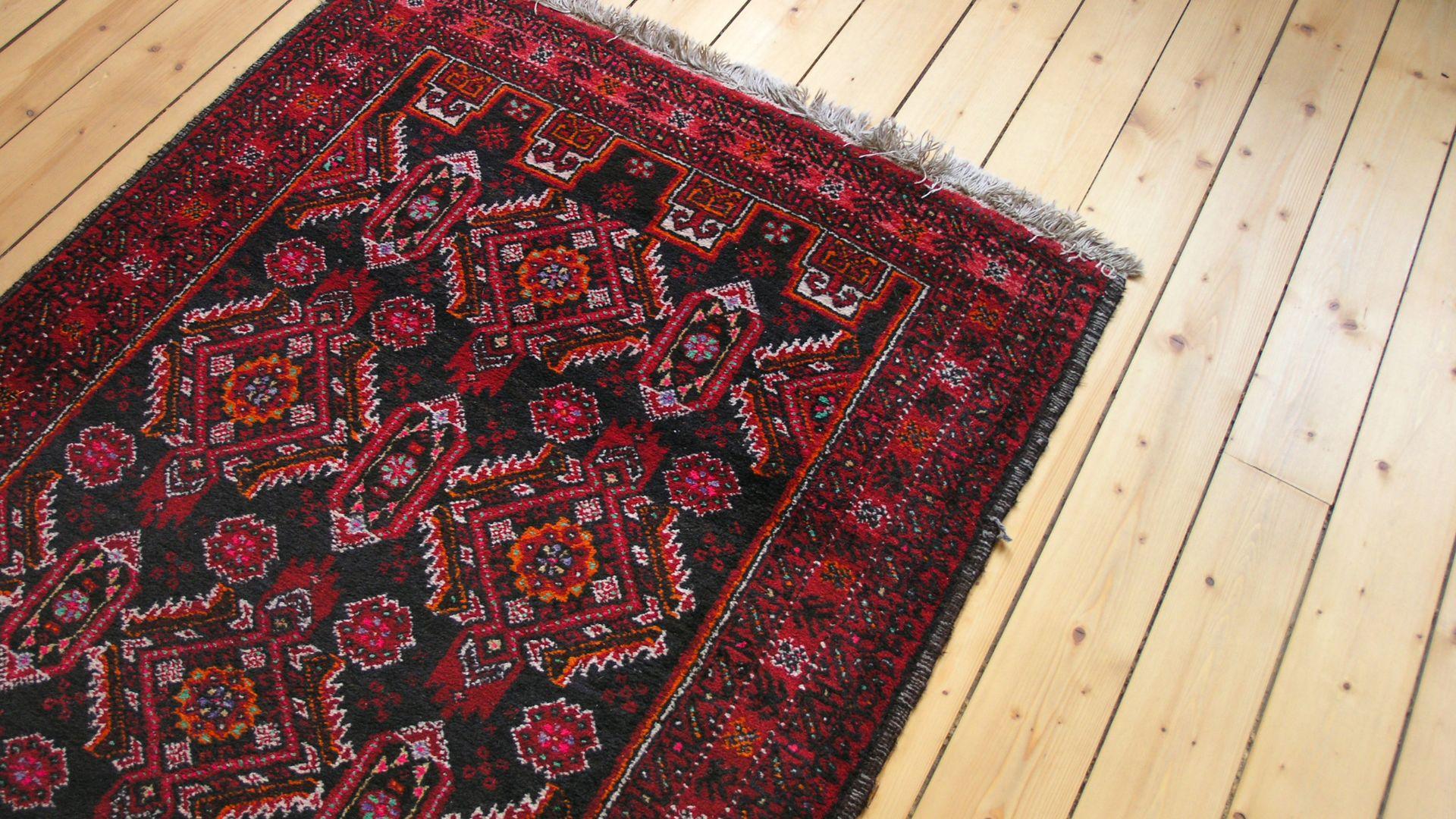 Antique_Rugs_and_Tapestry