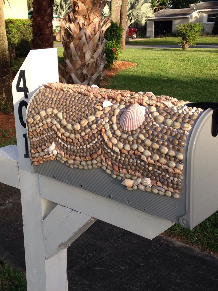 Beachy Seashell-Adorned Mailbox