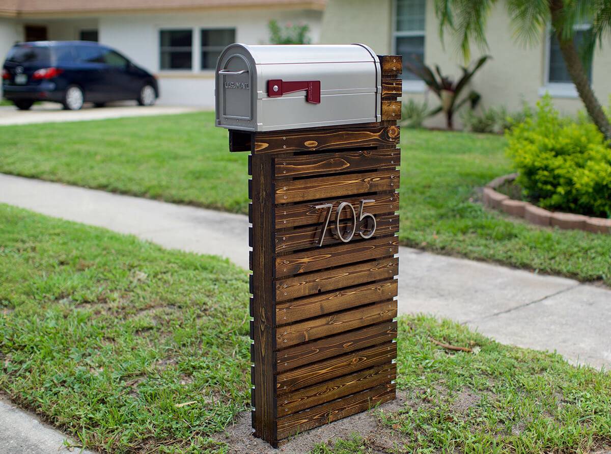 Lantern-Style Brick Mailbox