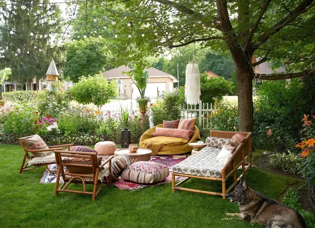 Making a Small Yard Look Like a Bohemian Garden