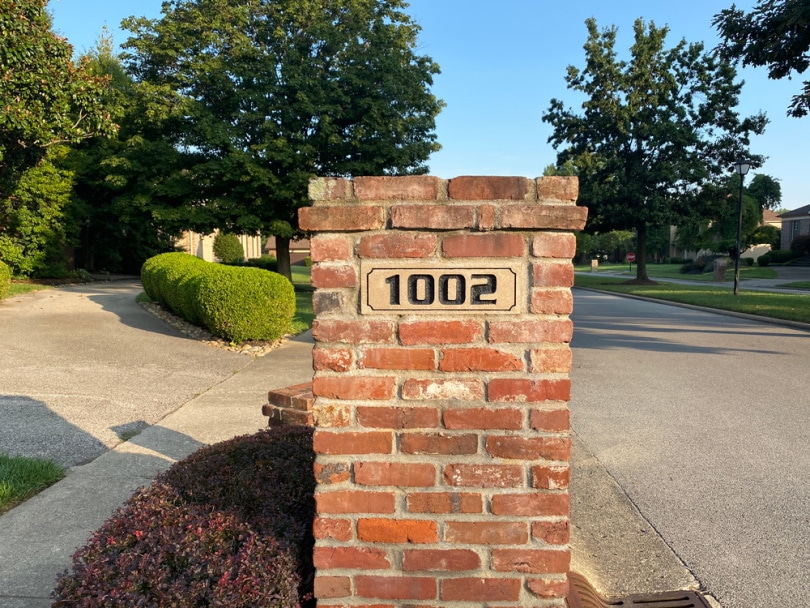 Simple Single-Column Brick Mailbox