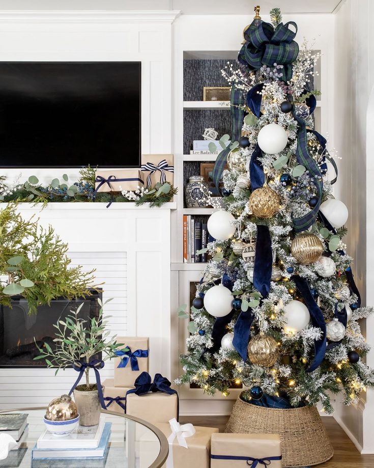 Blue-White-Christmas-tree