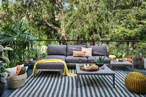 How to Choose The Best Outdoor Rug For Your Deck or patio
