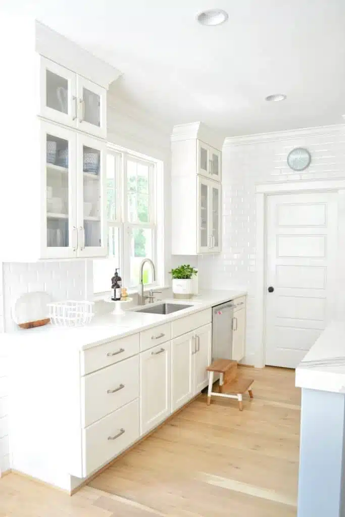 Sherwin Williams - Extra White