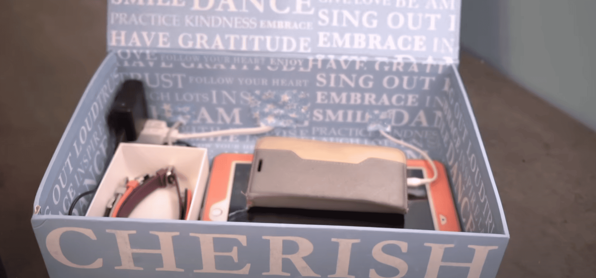 STEP_4_Plug_In_and_Tidy_Up_the_Cords