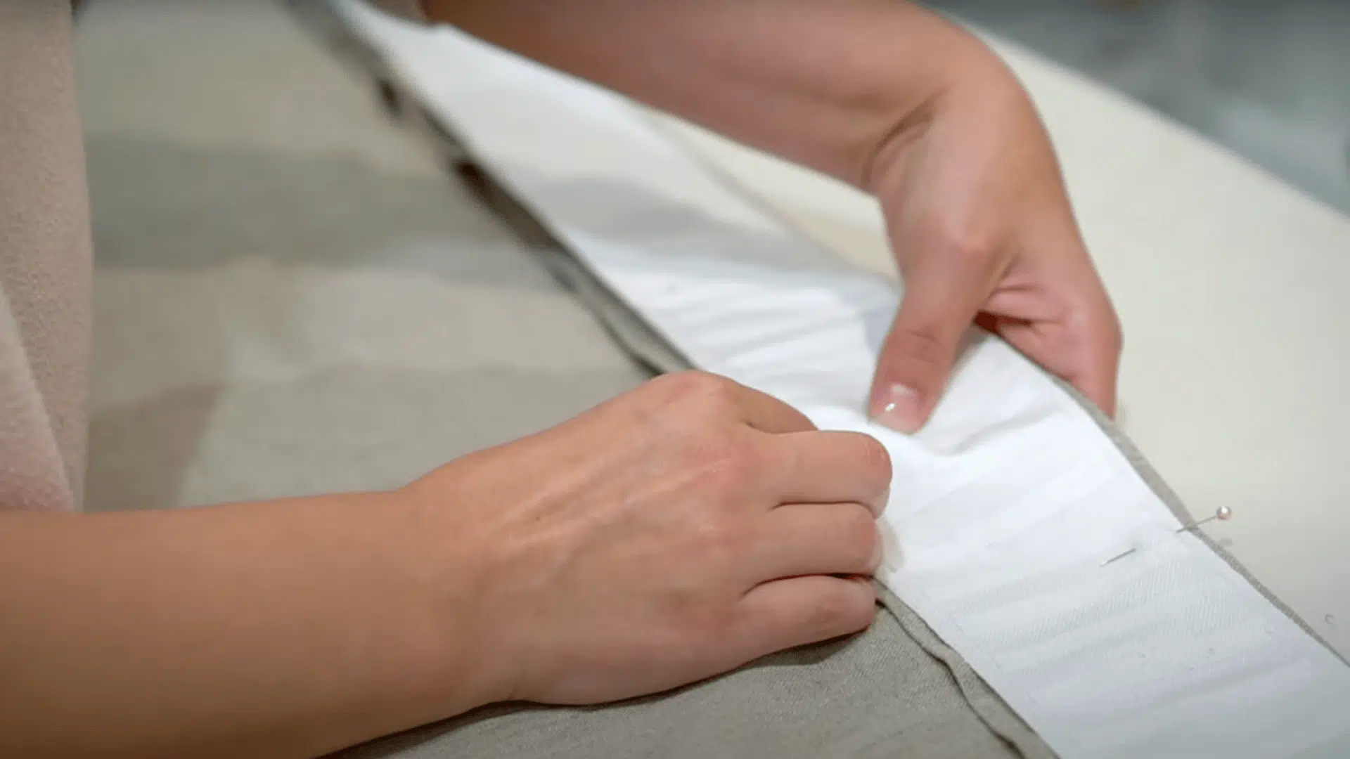 e-Step_4_Pin_and_Sew_Pleat_Tape_Across_the_Top