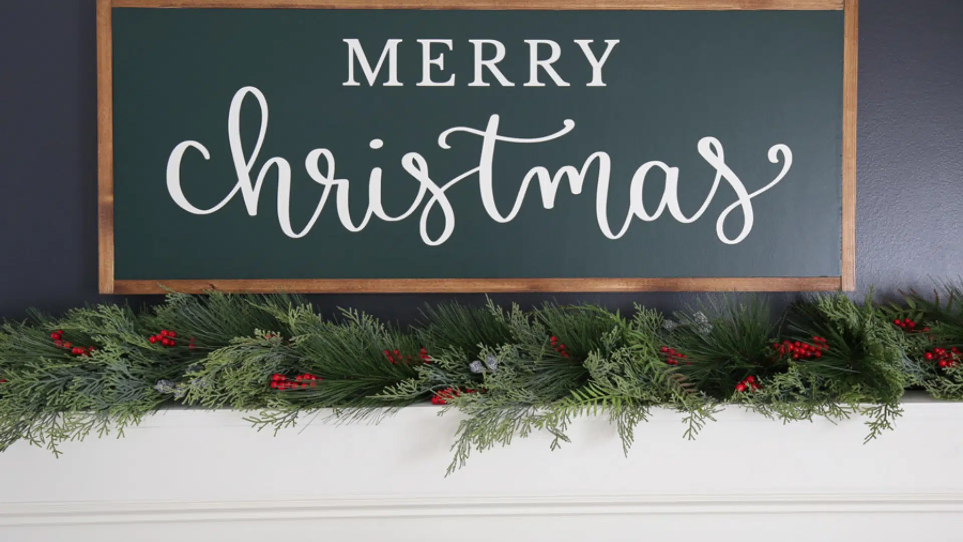 DIY_Wooden_Sign_with_Festive_Quotes