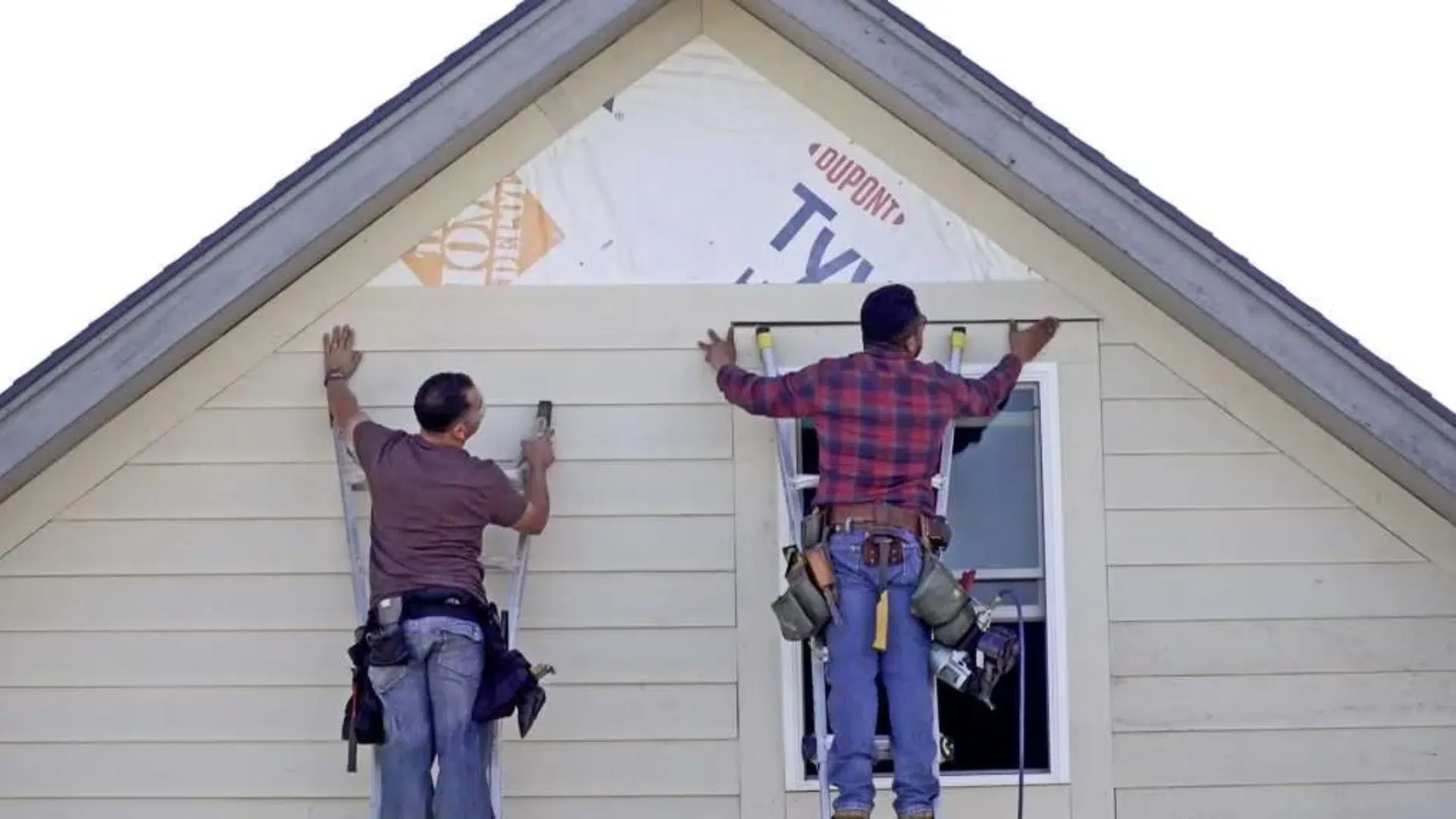 DIY_vs_Hiring_a_Professional_for_Redoing_Siding