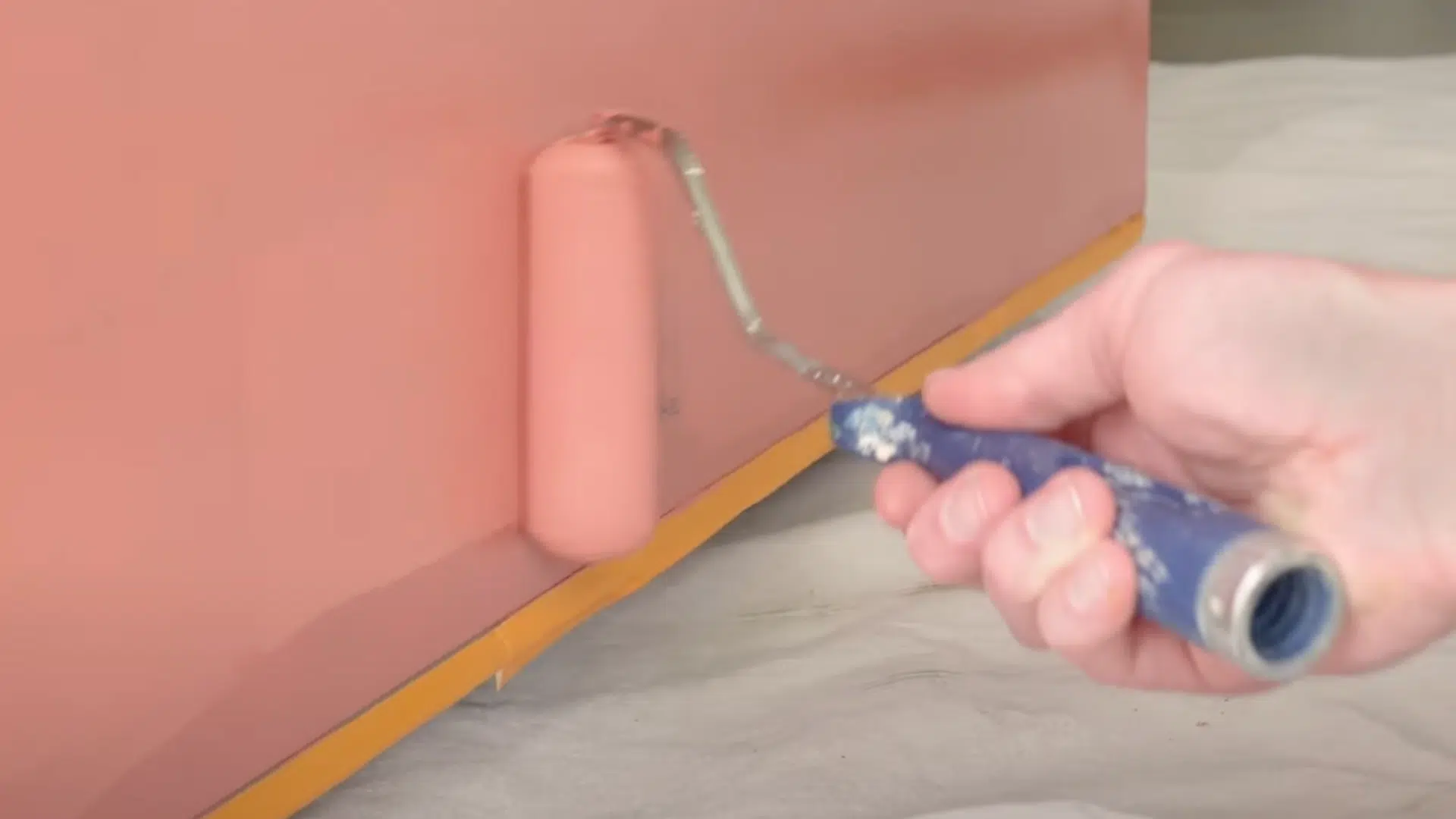 Paint_Doors_Using_a_Roller