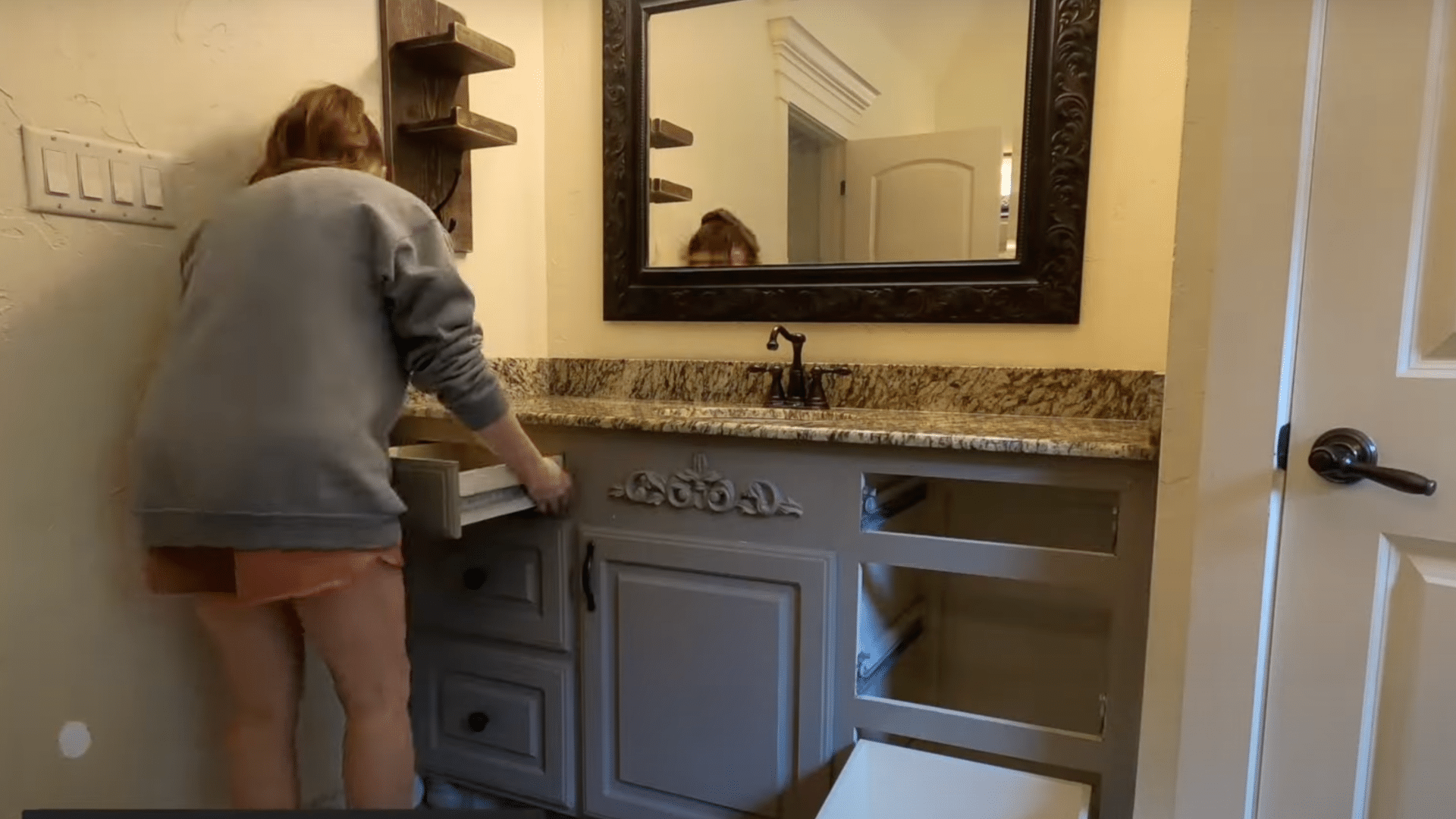 Remove_Your_Hardware_Doors_and_Drawers