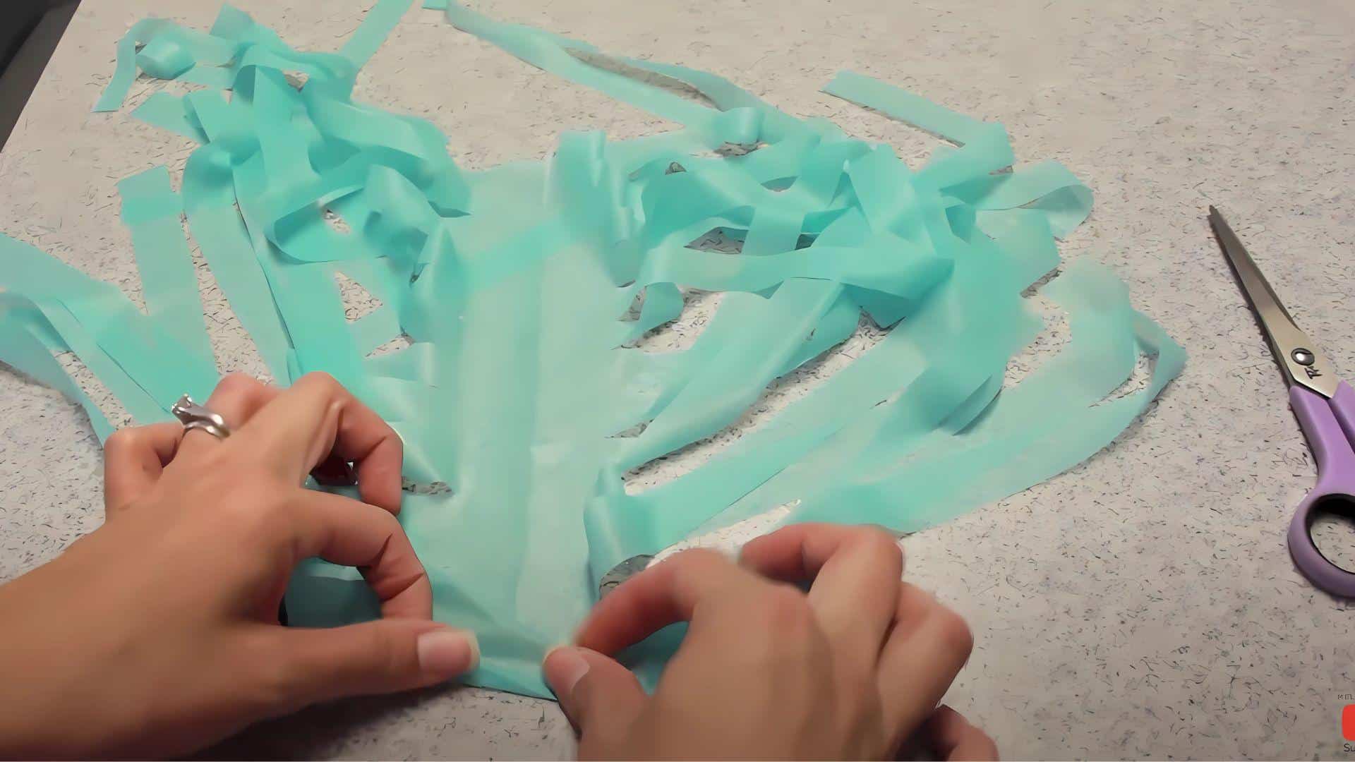 STEP_4_Roll_and_Fan_Out_the_Tassel