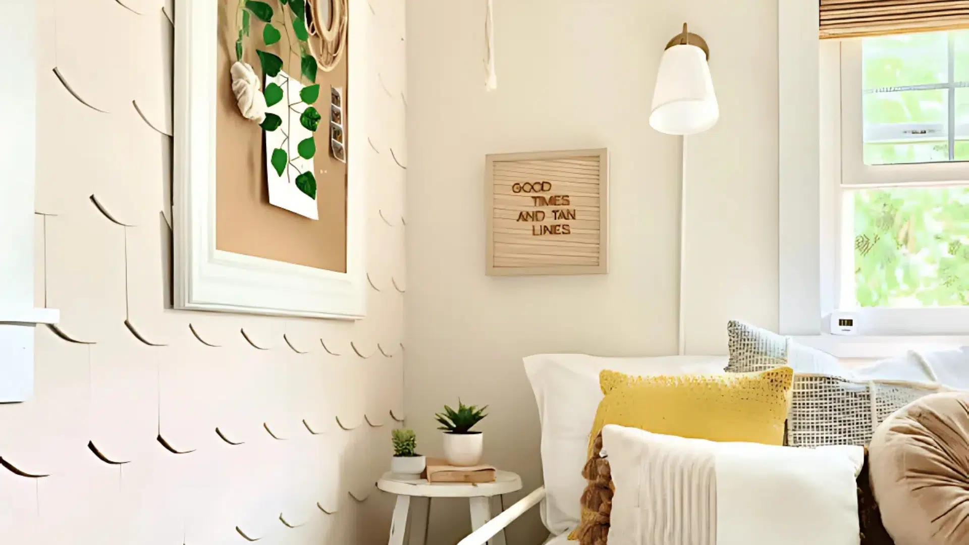 Sherwin-Williams_Pearly_White_SW_7009