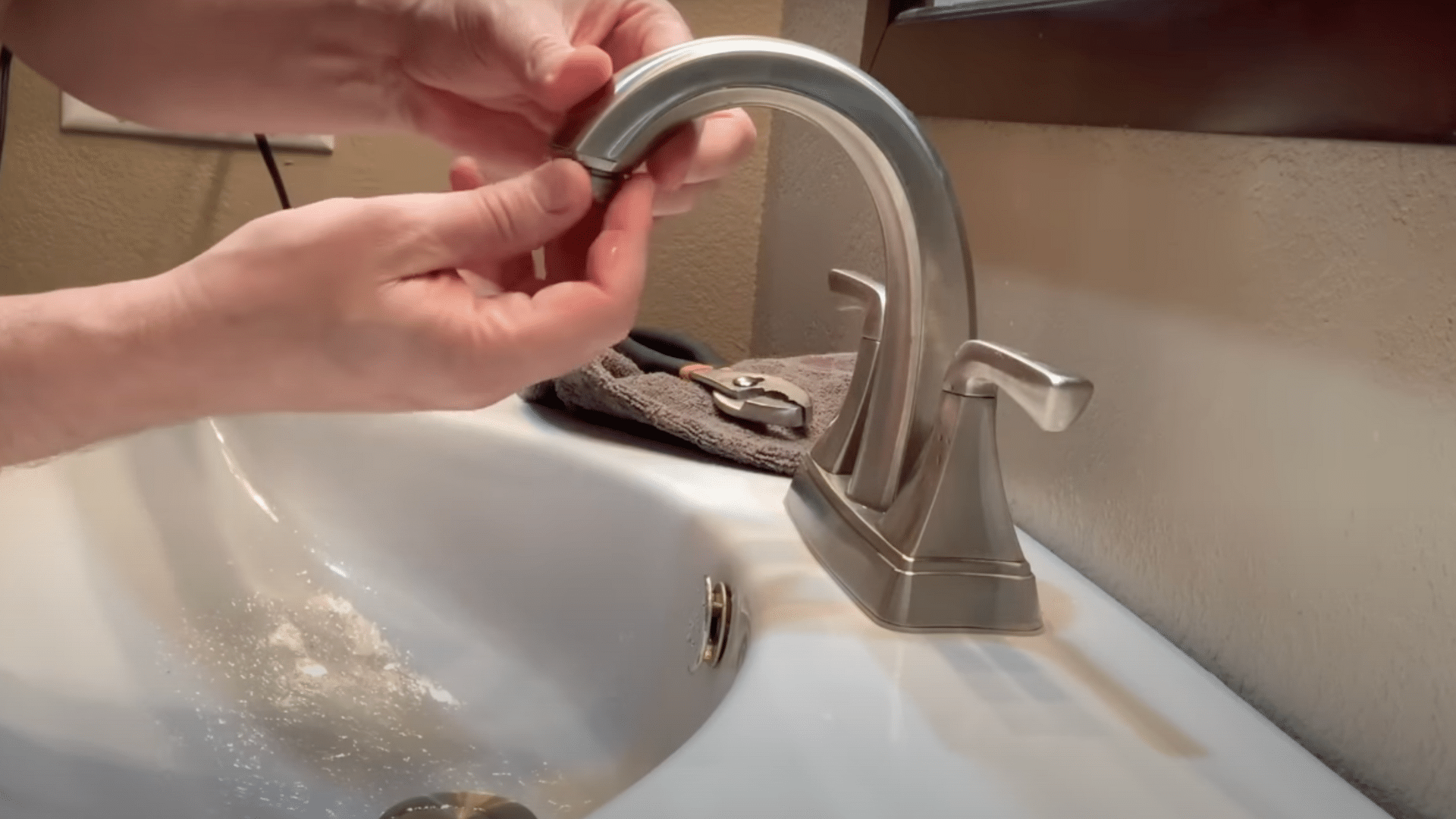 Step_1_Remove_the_Aerator