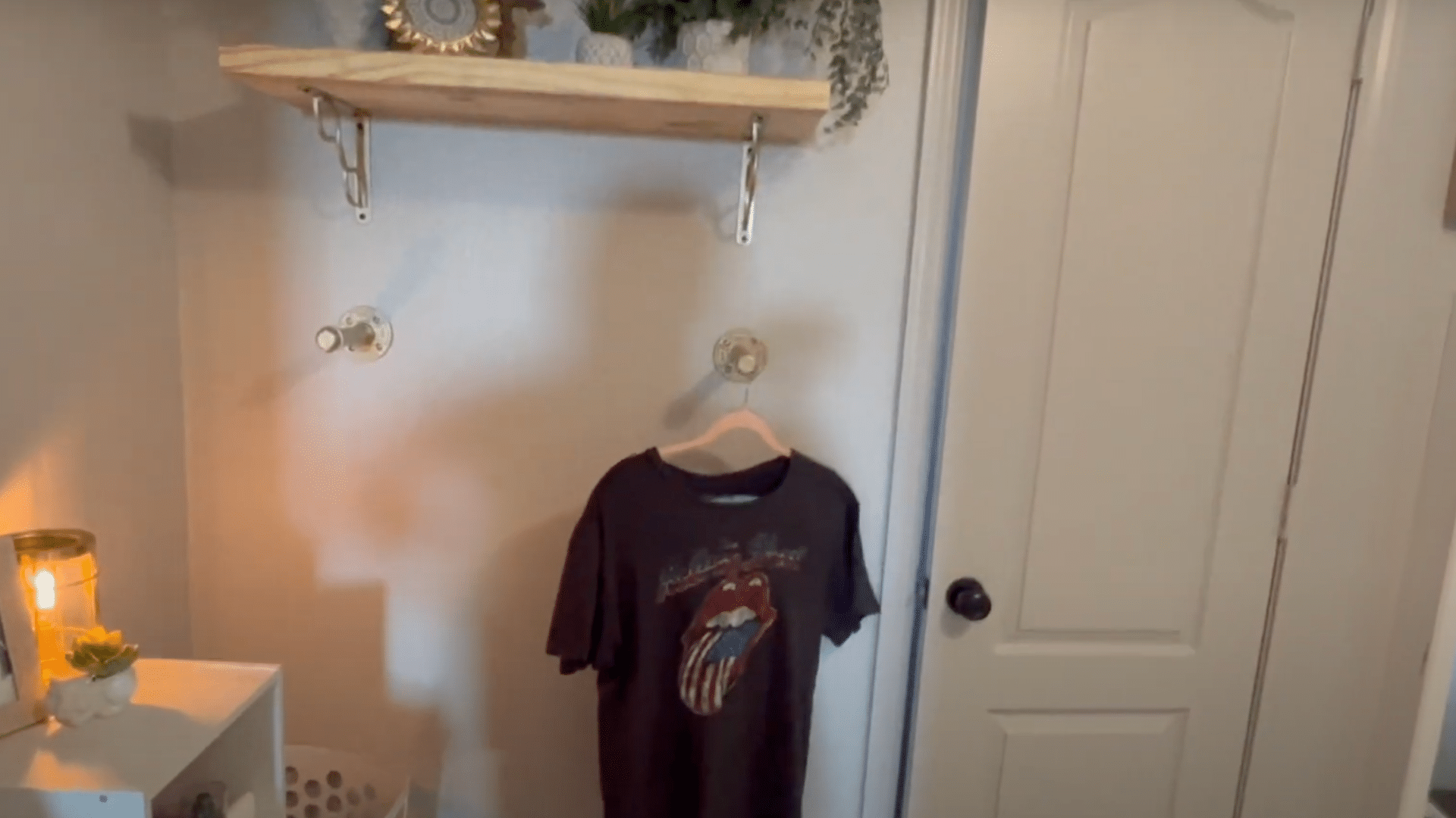 Step_4_Install_Outfit_of_the_Day_Hooks