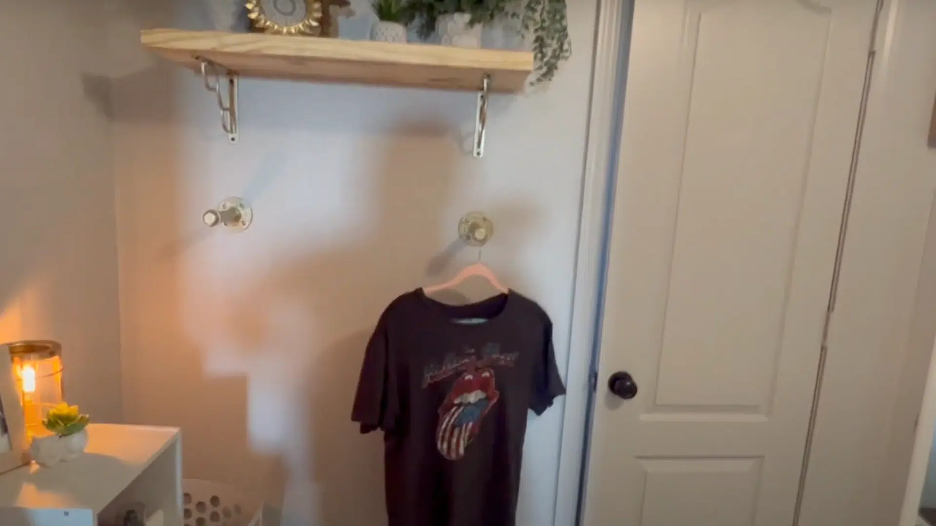 Step_4_Install_Outfit_of_the_Day_Hooks