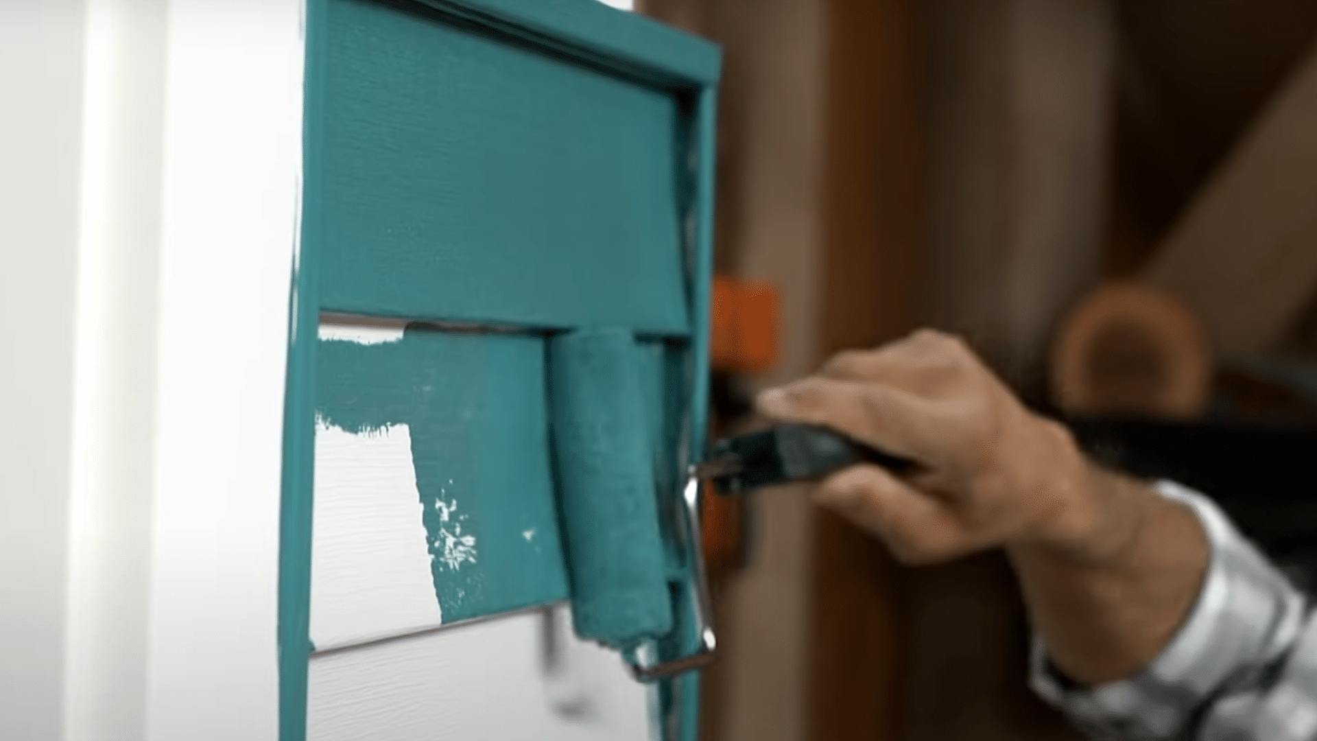 Step_4_Roll_on_the_Paint