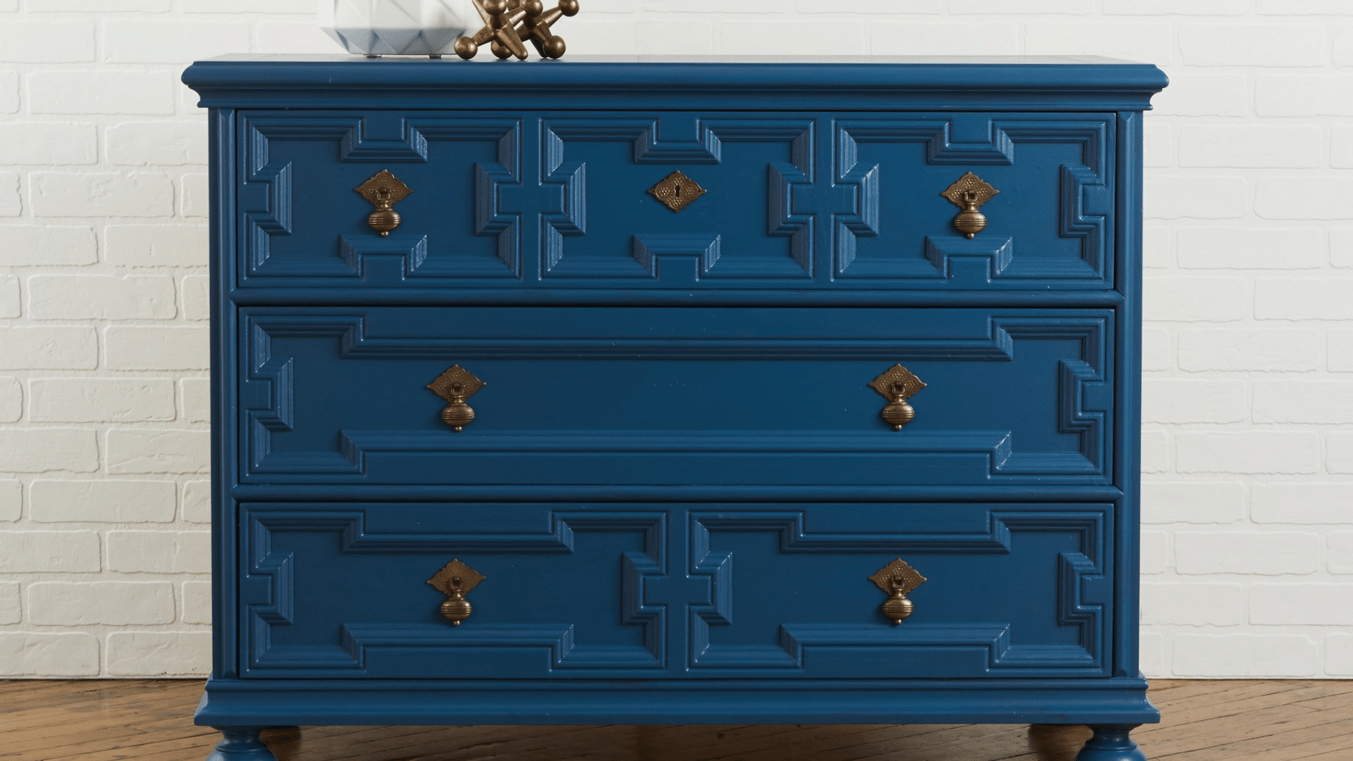 Valspar_Cabinet_and_Furniture_Paint