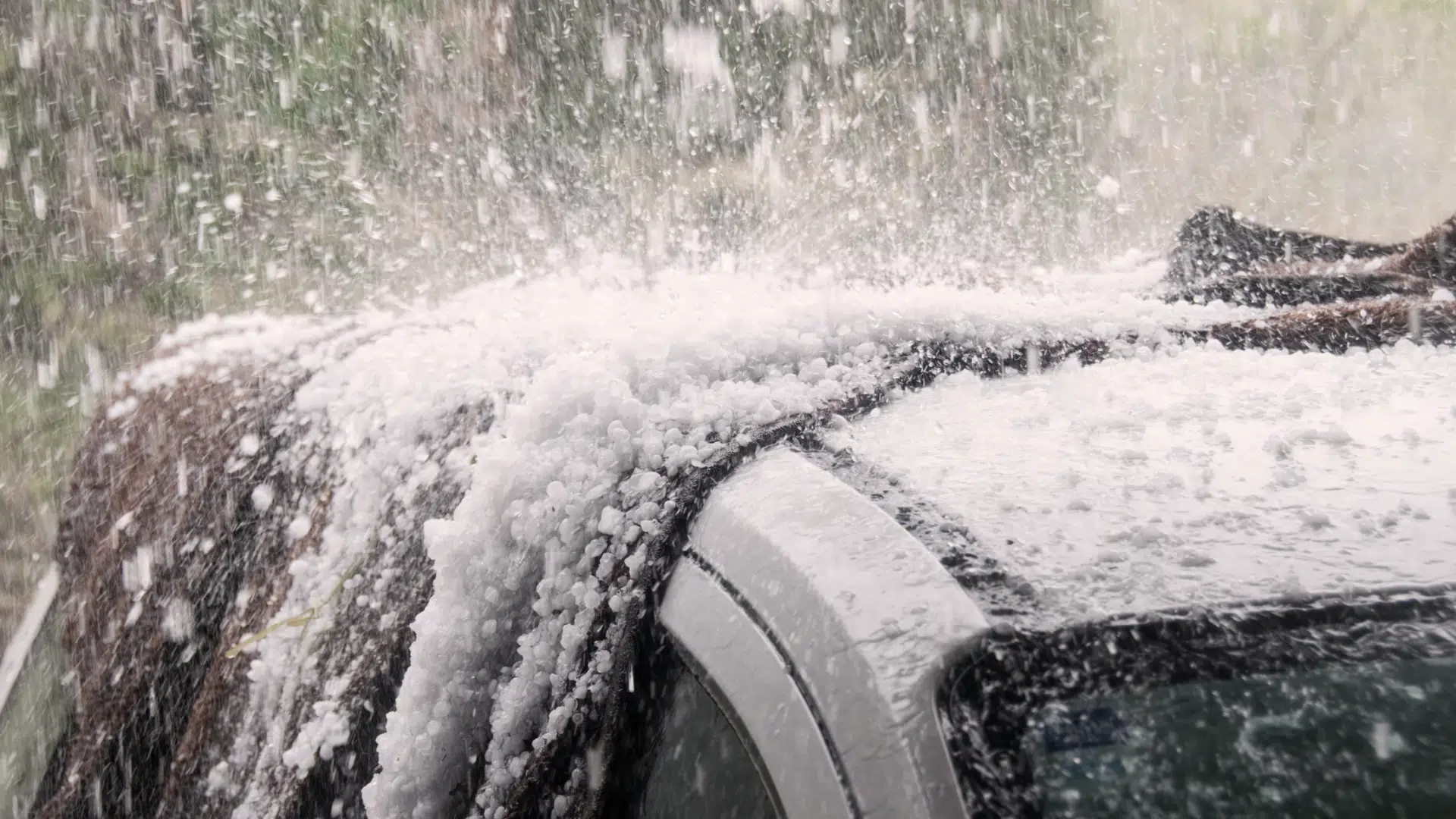 can hail break windows