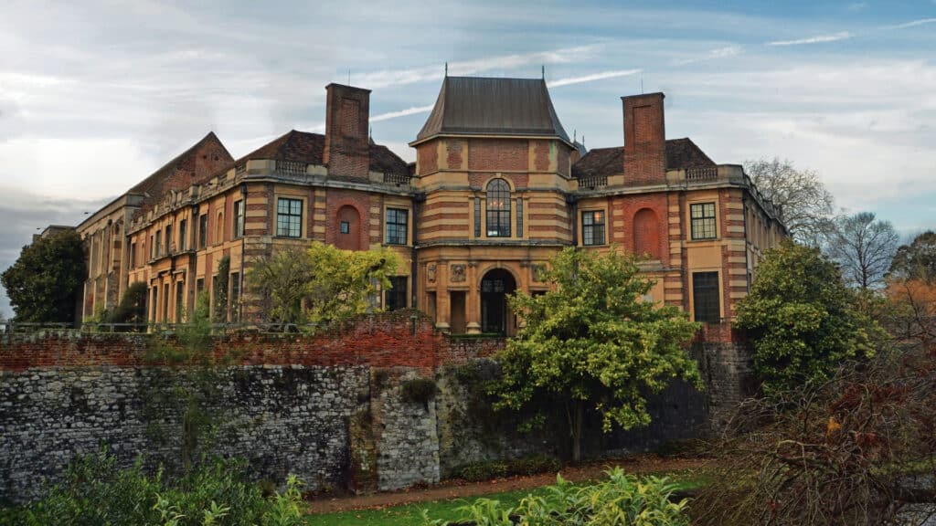 Eltham-Palace-in-London (1)