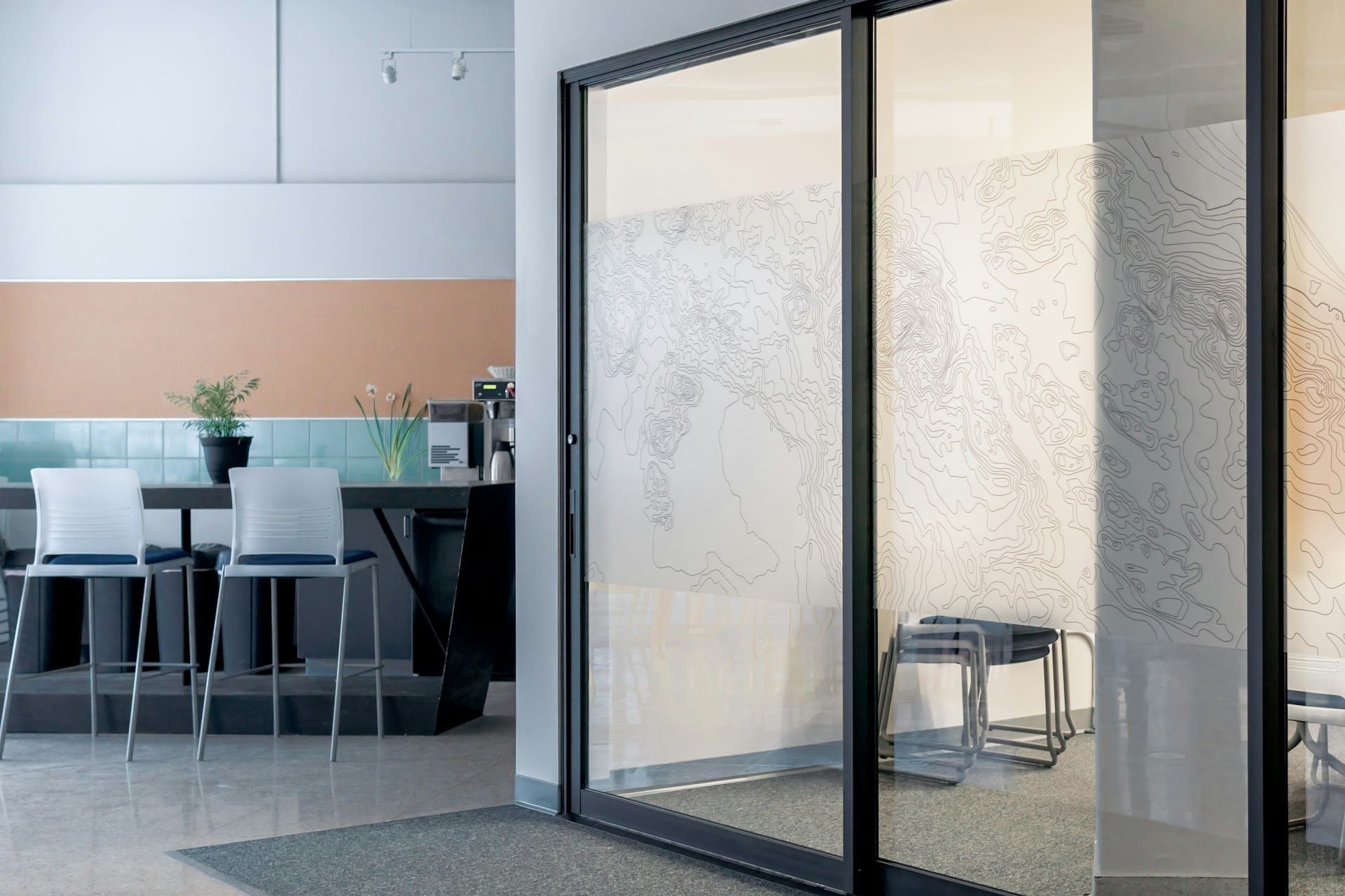 Top 5 Signs Your Sliding Glass Door and Retractable Screens Are Failing