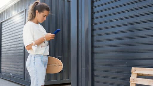 How Storage Containers in Orlando Simplify Your Move and Storage Needs