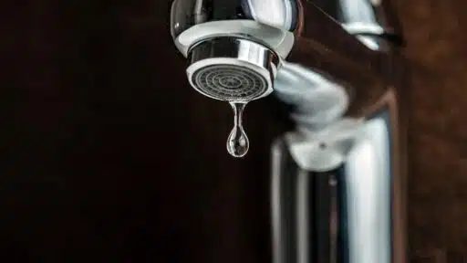 Avoid Costly Repairs: 5 Warning Signs of Pipe Trouble