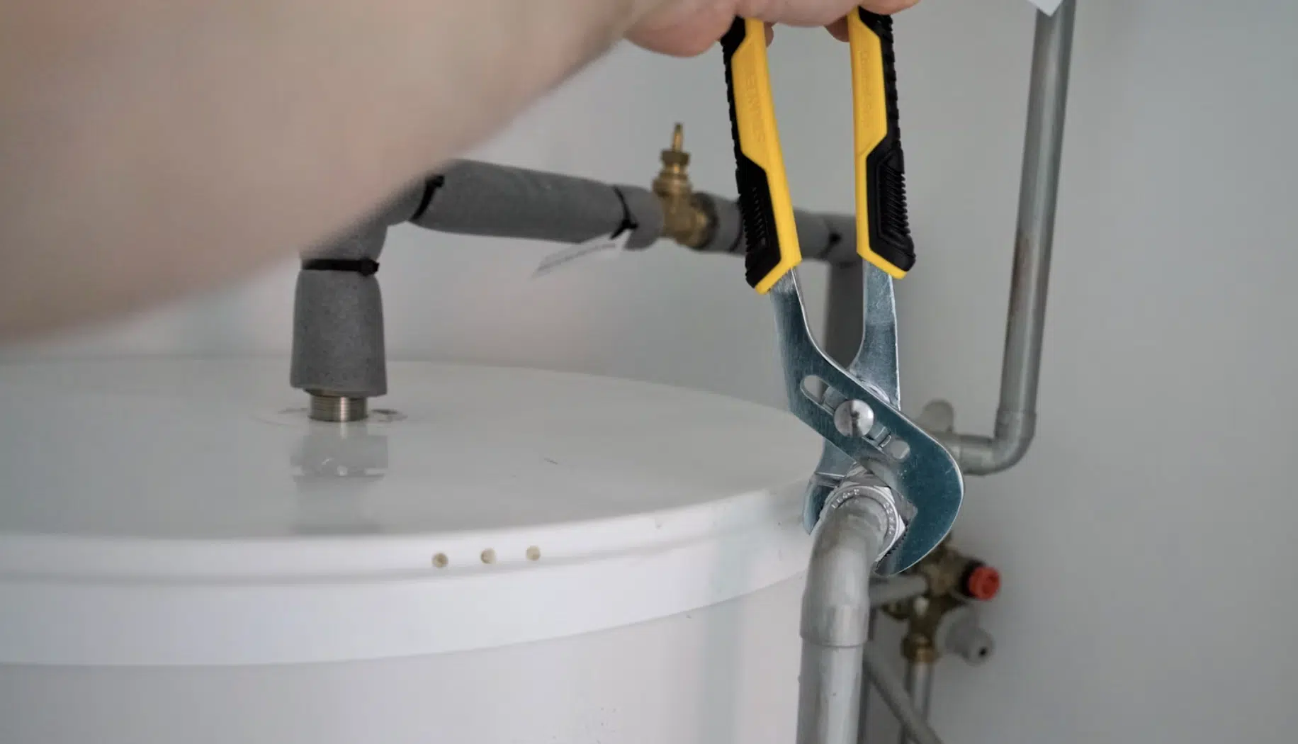 Modern Bathroom Plumbing: Blending Function with Design
