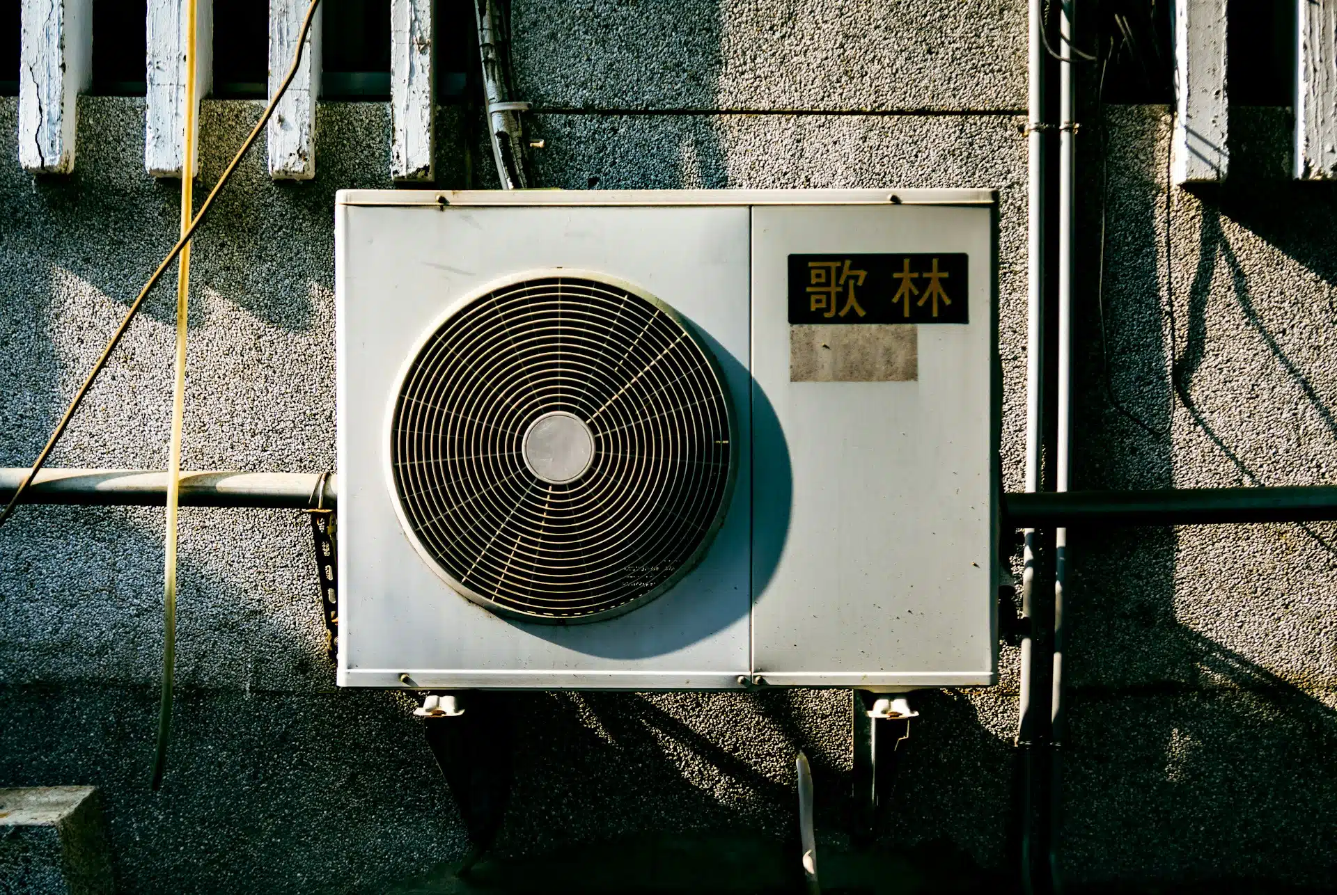 How a Mini Split 2-Zone Heat Pump Enhances Temperature Control?