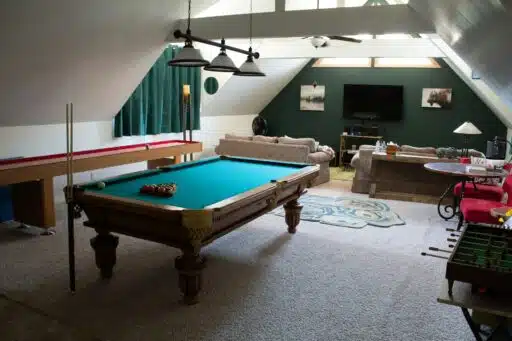Building the Ultimate Entertainment Room for Your Guests