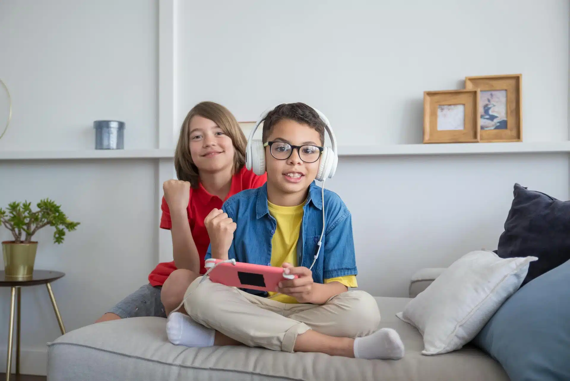 How You Can Buy Laser Tag Equipment and Organize Games at Home with Family and Friends