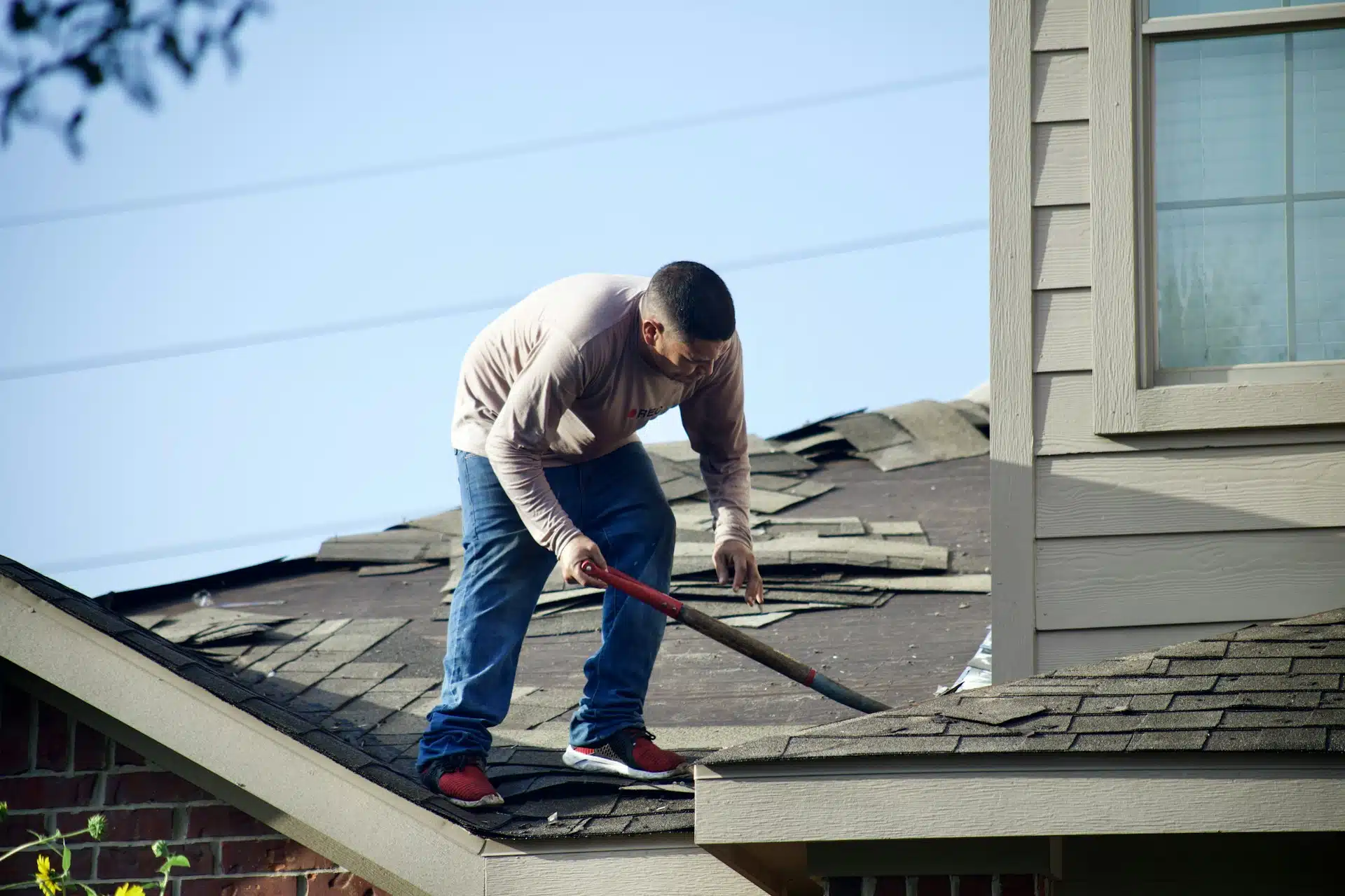 How to Handle Roof Leaks with Asphalt Shingle Roofing