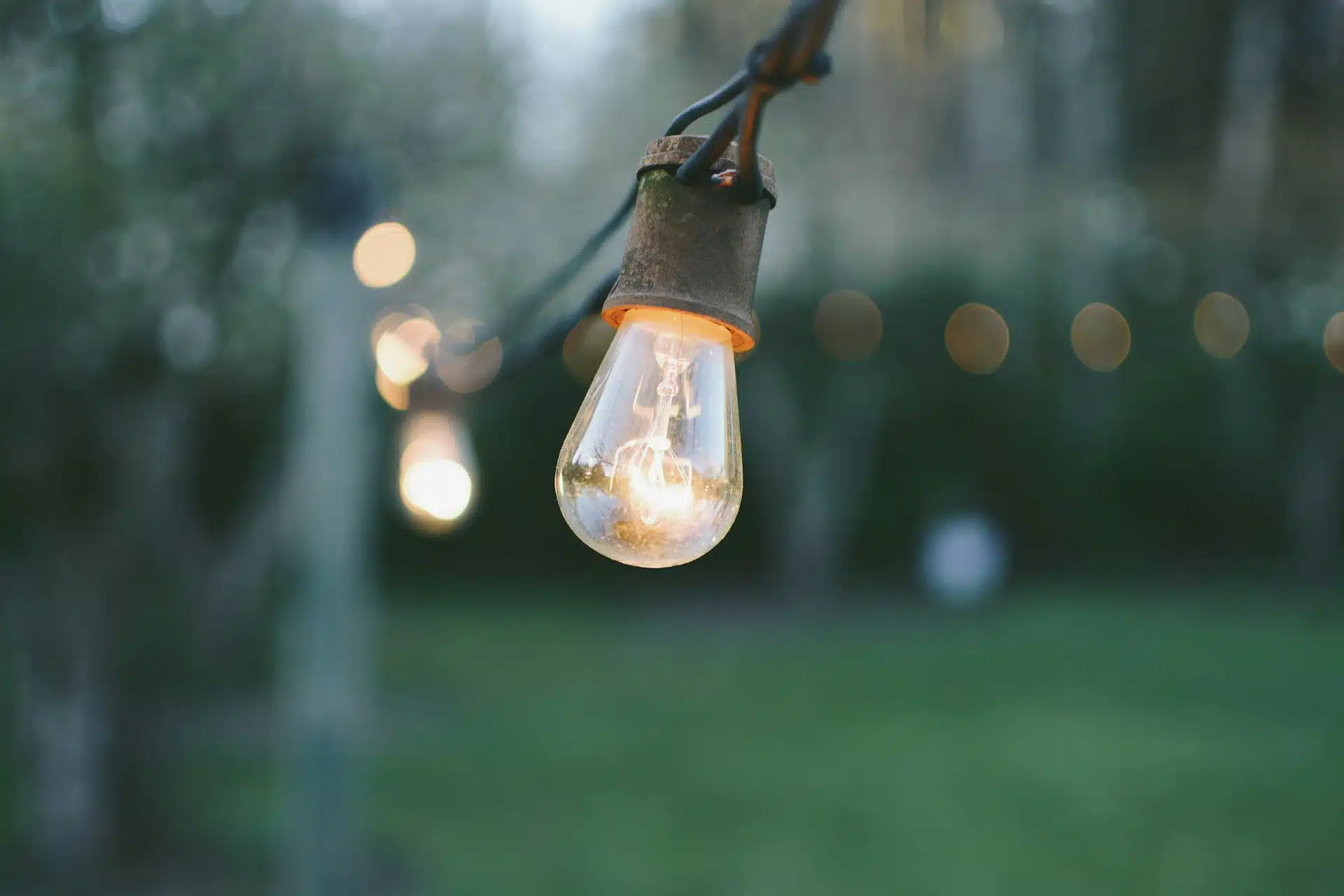 Best Outdoor Light Fixtures: Trends, Types, and Placement Tips
