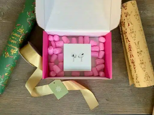 Top 10 Heartwarming Gift Ideas for Wife to Make Her Smile 2025