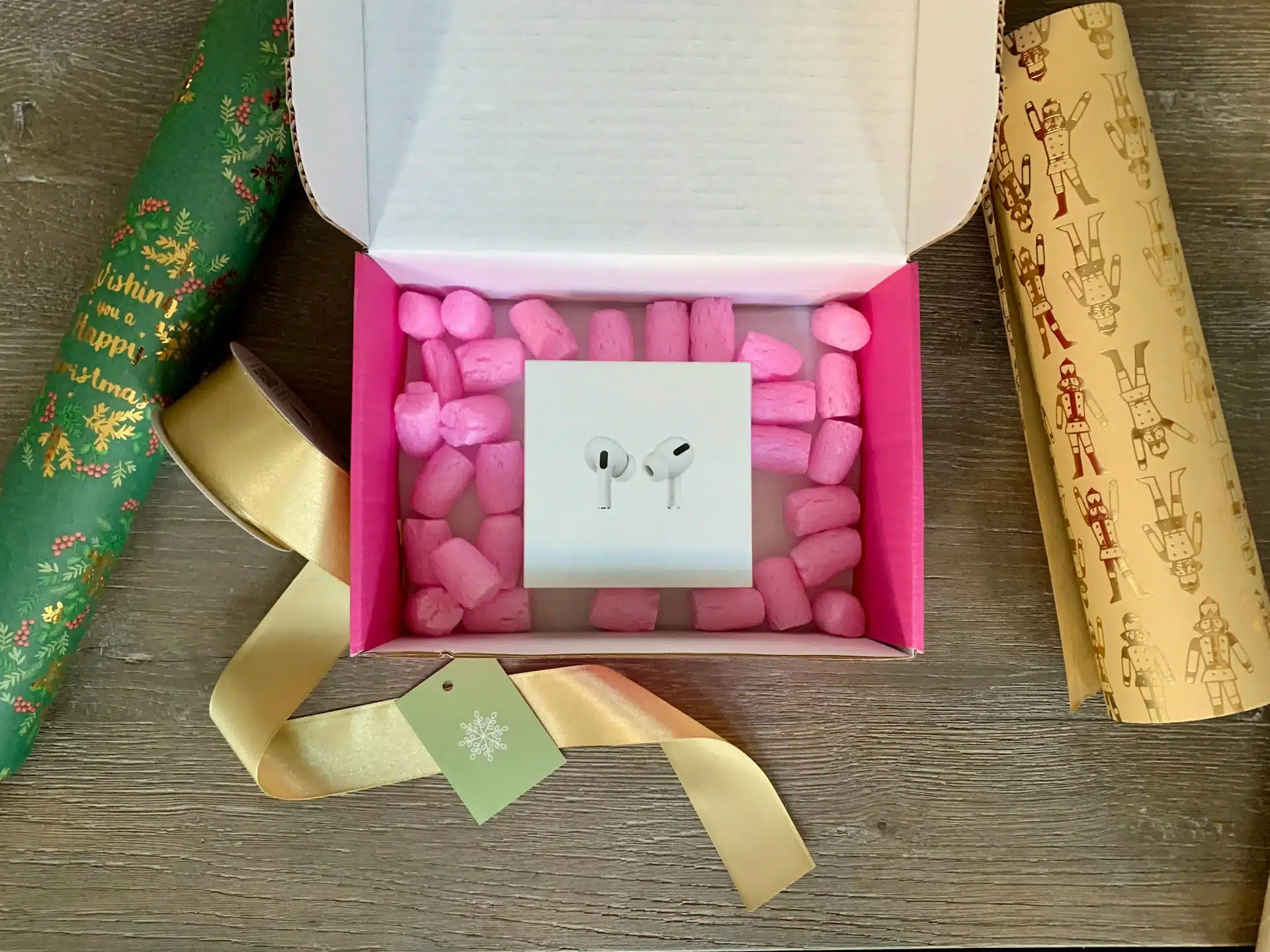 Top 10 Heartwarming Gift Ideas for Wife to Make Her Smile 2025