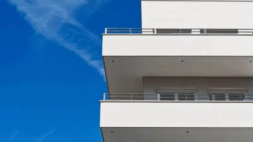 Before You Sign: A Renter’s Checklist for Touring Apartments (Noise, Light, Airflow)