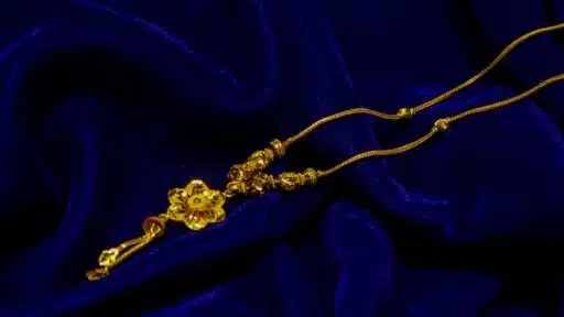 Shining Statements: Why Gold Pendant Necklaces Never Go Out of Style