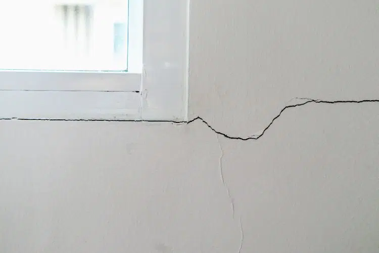 Crack in wall
