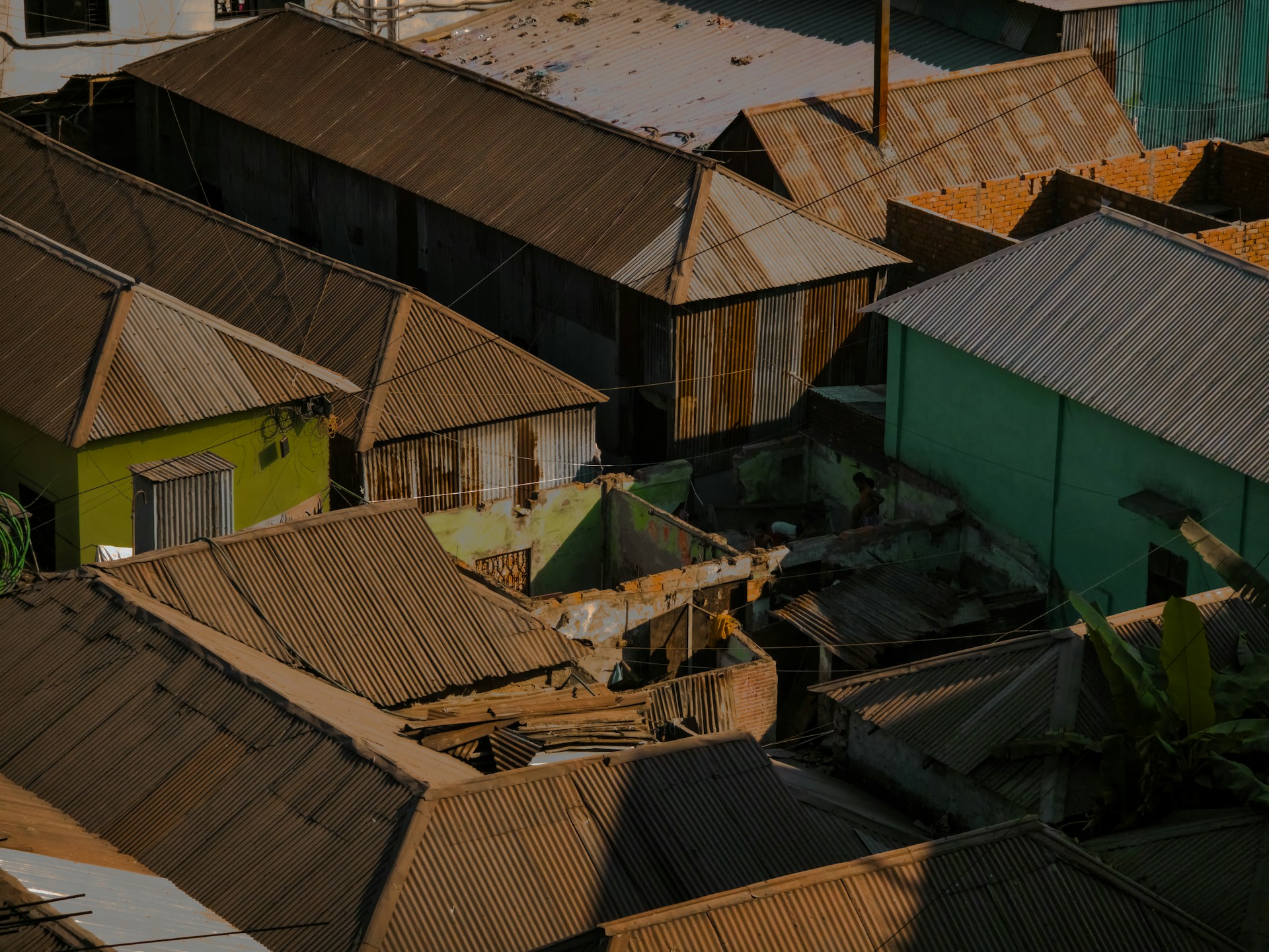 https://unsplash.com/photos/roofs-of-weathered-buildings-in-a-densely-populated-area-IgLJNJo1rmc