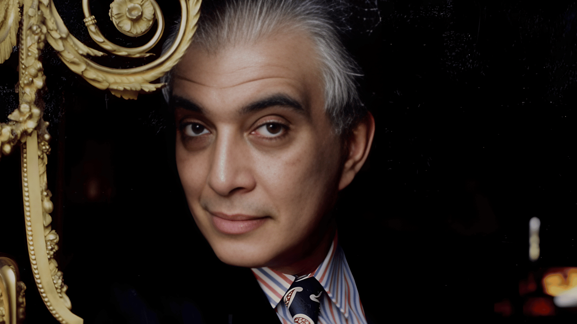 alberto pinto in a classic luxury setting showing rich layered interiors with global design influences (1)