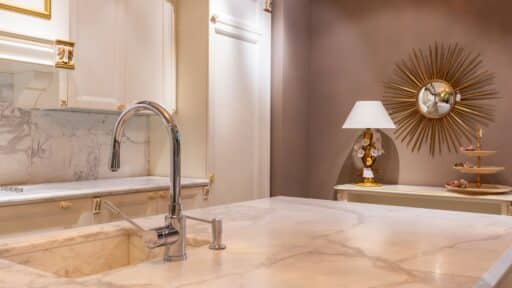 Marble vs. Quartz for Luxury Kitchens: Which Countertop Is Right for You?