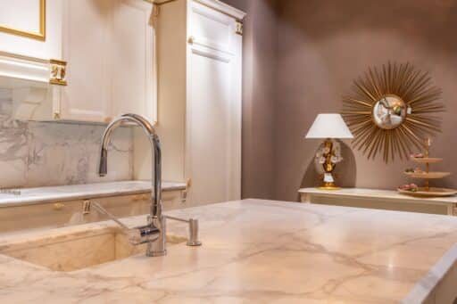 Marble vs. Quartz for Luxury Kitchens: Which Countertop Is Right for You?