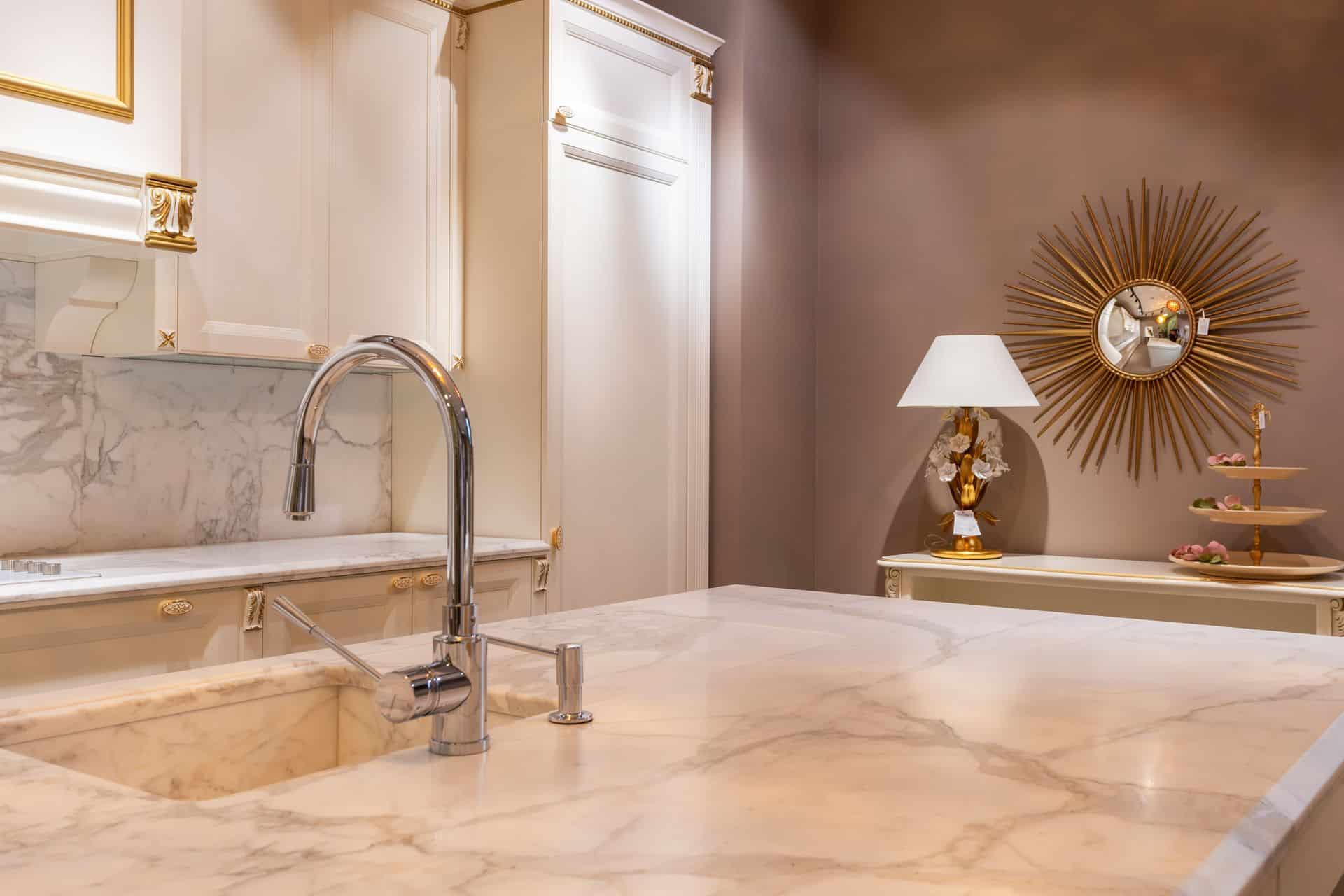 Marble vs. Quartz for Luxury Kitchens: Which Countertop Is Right for You?