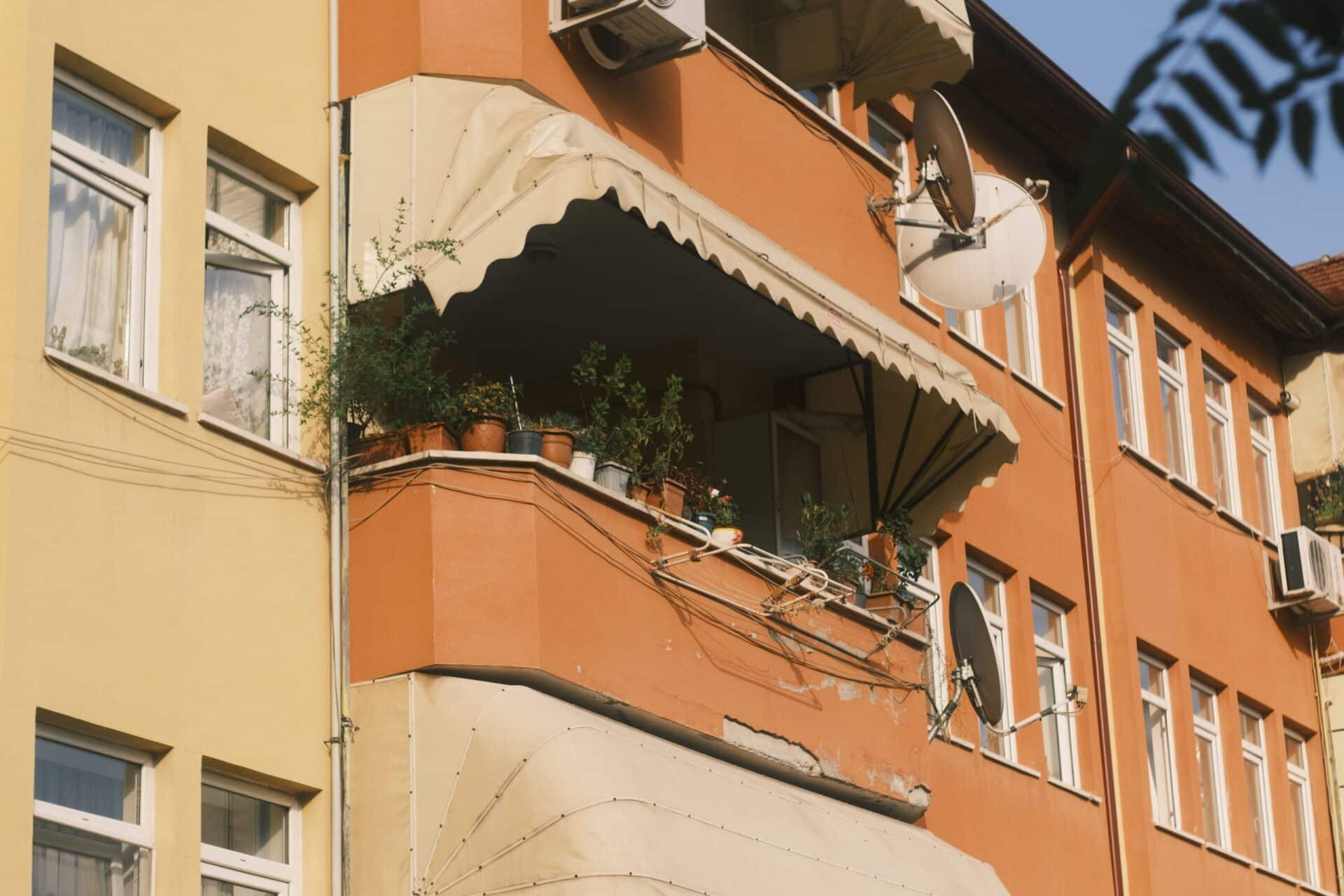 How Much Does It Cost to Install a Retractable Awning on a House?